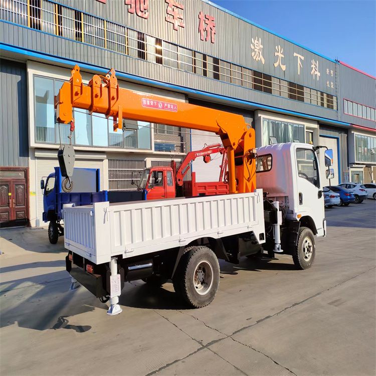 梅河口市三轮随车吊定制 农用改装机自备吊中瑞长期出售